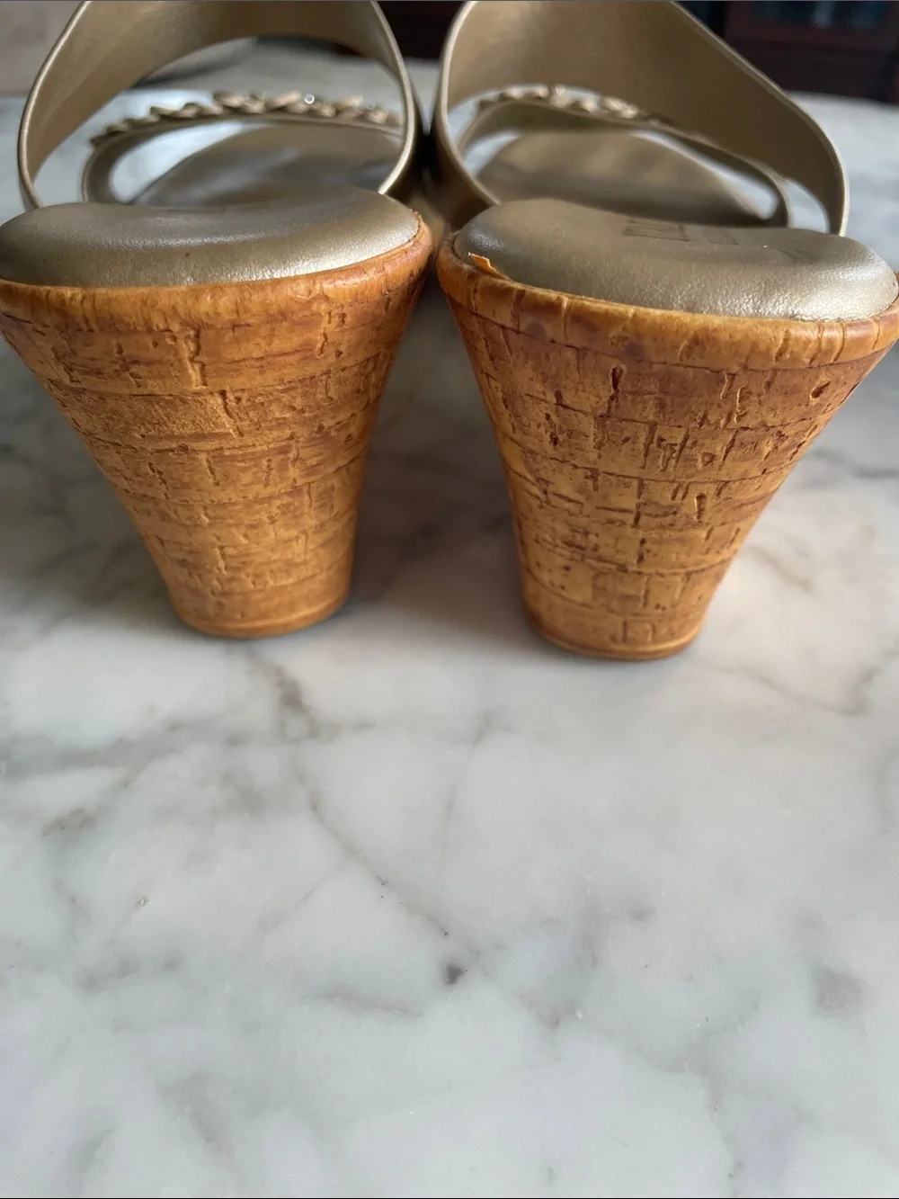 Italian Shoemakers Gold Metallic Floral Wedge Sandals size 8